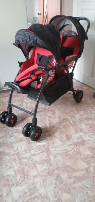 Коляска для двойняшек