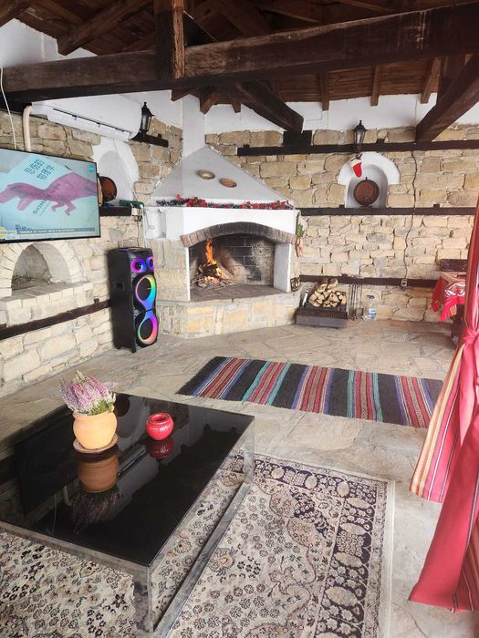 Дава се под наем Къща в с. Арбанаси, Област Велико Търново - 625 кв.м за 1495.83 € - Снимка #8