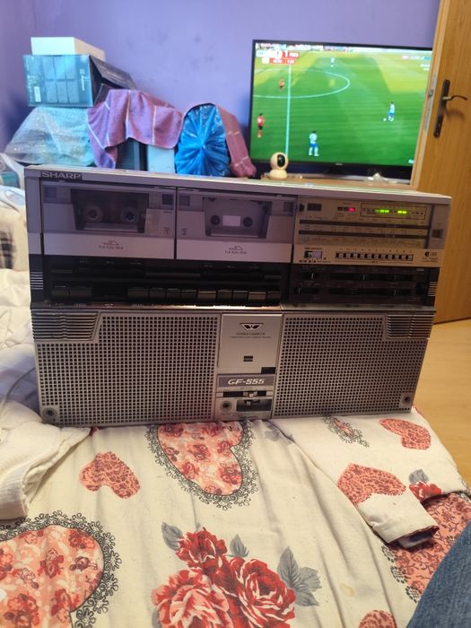 Vând Radiocasetofon Sharp GF 555 in stare foarte bunaoarte buna