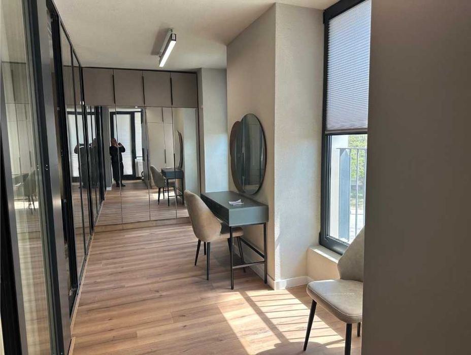 Дава се под наем Тристаен апартамент в Варна, Спортна зала - 141 кв.м за 1346.4 € - Снимка #12