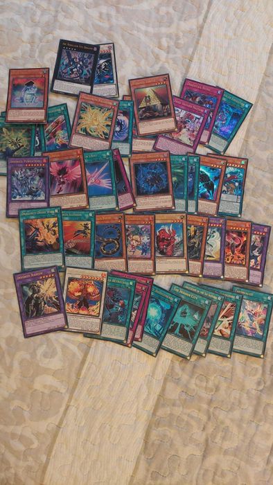 Lot 122 carti yu-gi-oh in engleza conditii NM (near mint) common si ultra rare