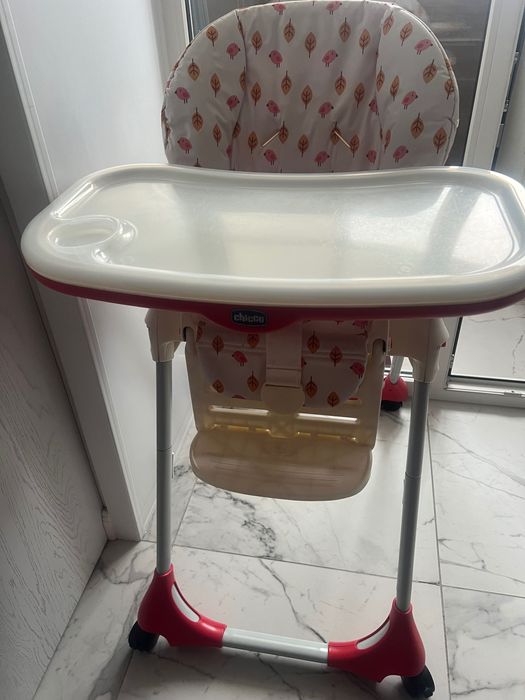 Продам столик chicco