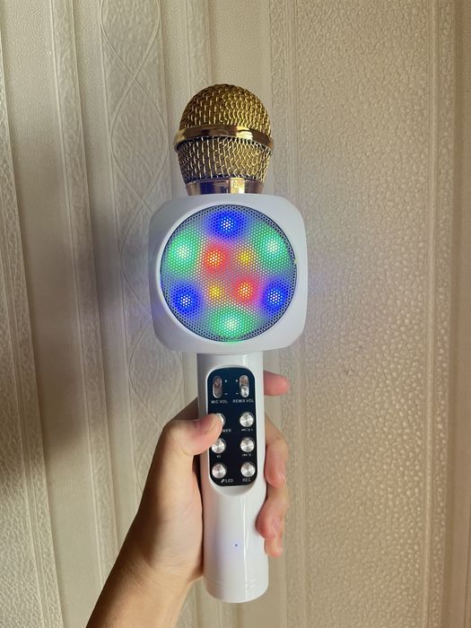 Беспроводной караоке-микрофон с колонкой и подсветкой
