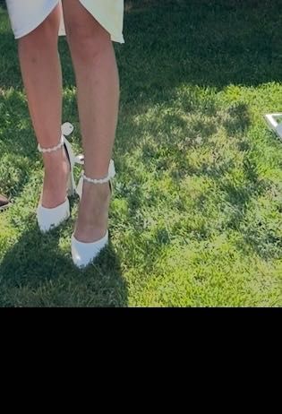 Бели токчета с перли