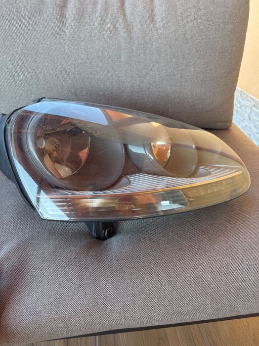 Vw Golf 5 десен фар сив