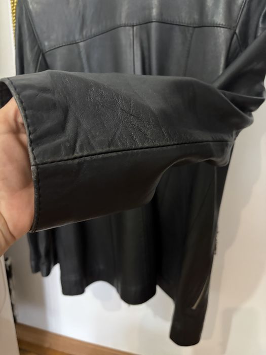 Geaca de piele de culoare gri sobolan