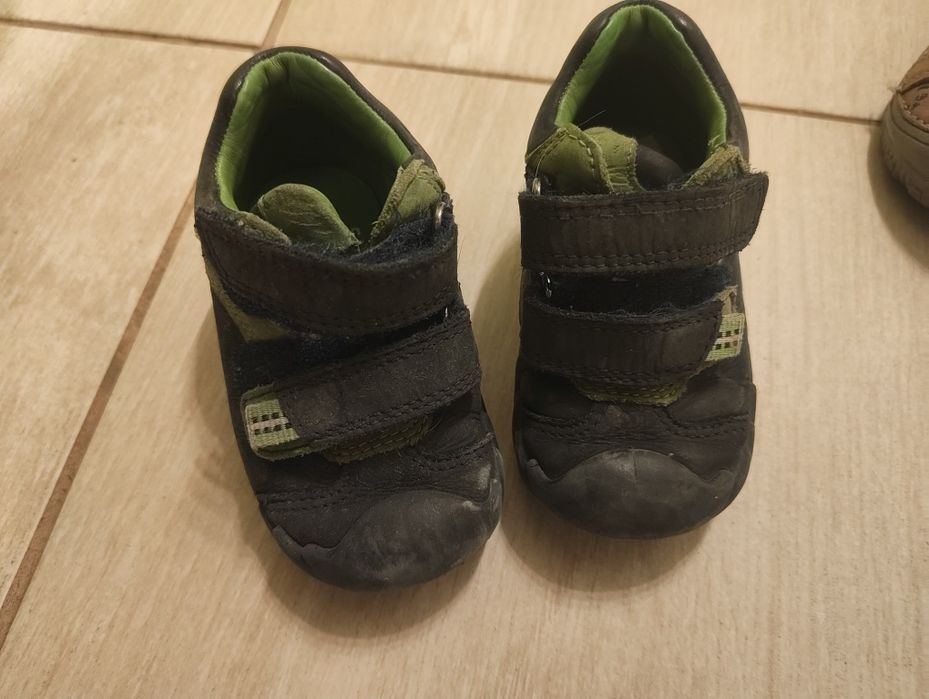 Подарявам НОСЕНИ обувки