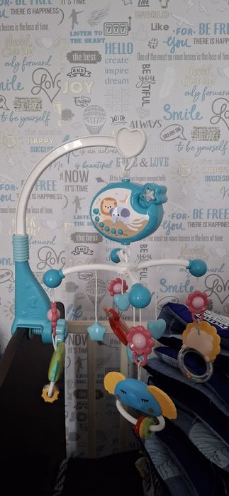 Музыкальная игрушка на кроватку