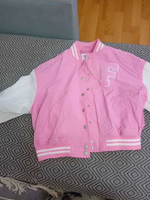 Продам ветровку на девочку