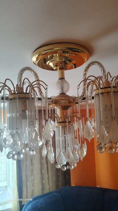 Продам люстру.         .