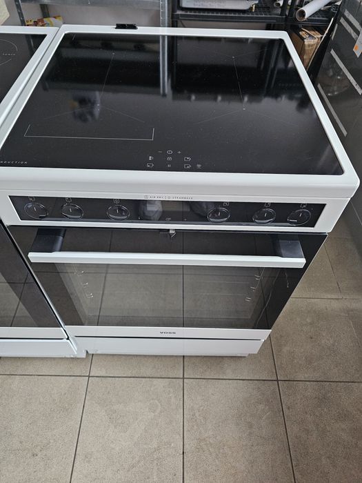 Свободностояща печка с индукционни котлони и пара Voss-Electrolux VKI1