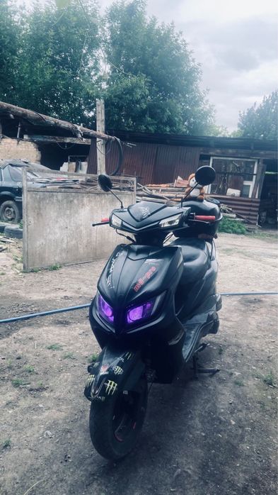 Продаются м8 чорного цвета
