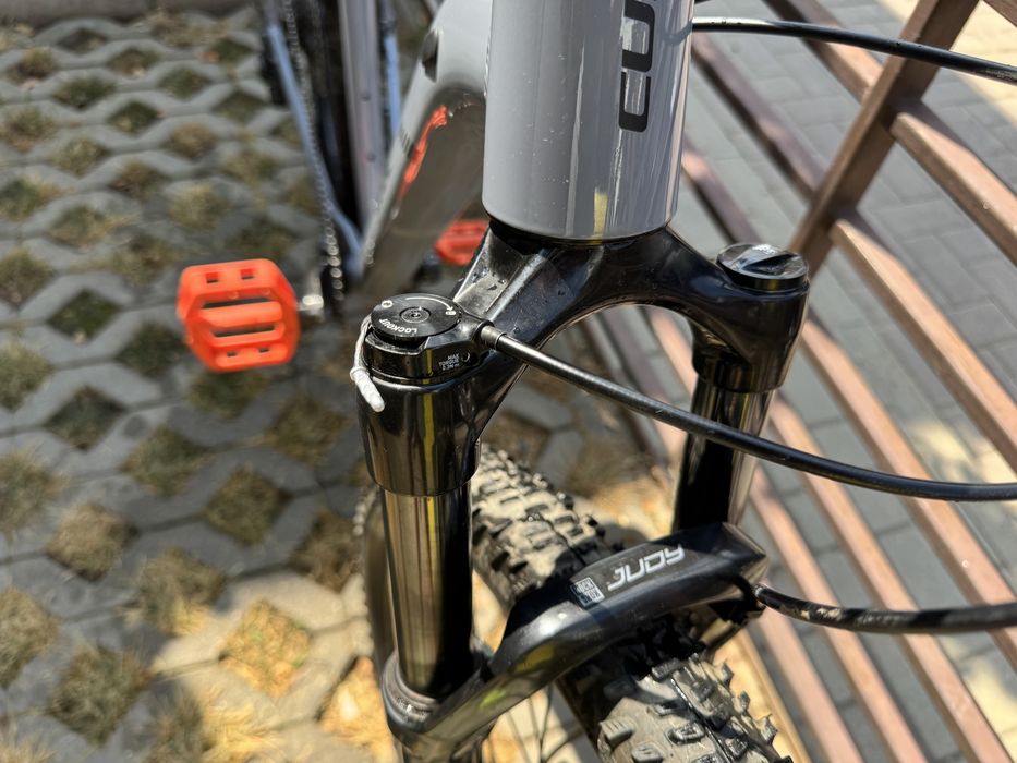 Bicicleta CUBE , cadru L