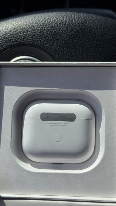Apple AirPods 3 (Gen 3)