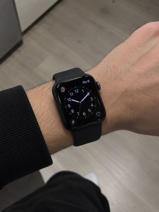 Apple Watch Series 6, 44 мм, версия GPS.