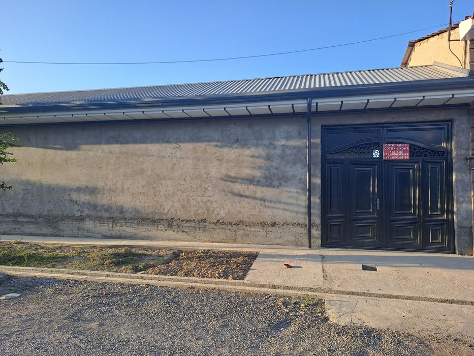 Uy sotiladi 3 sotix 5 xona srochni