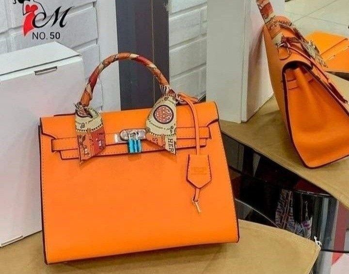 Genti dama(doua dimensiuni,35cmL și 41cm L,diverse nuanțe,France,sacul