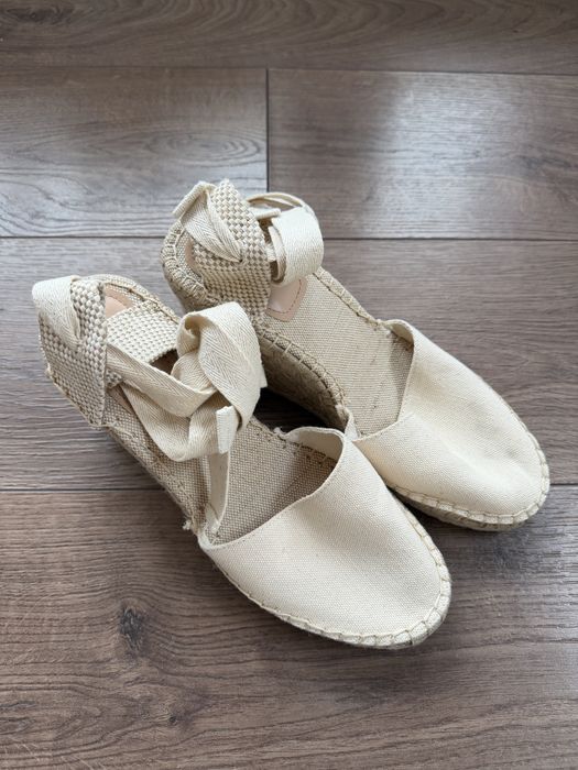 Сандали на пратформи с връзки