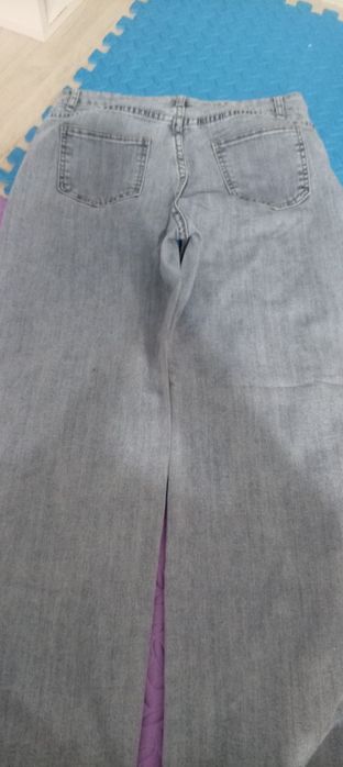 Продам голубые джинсы