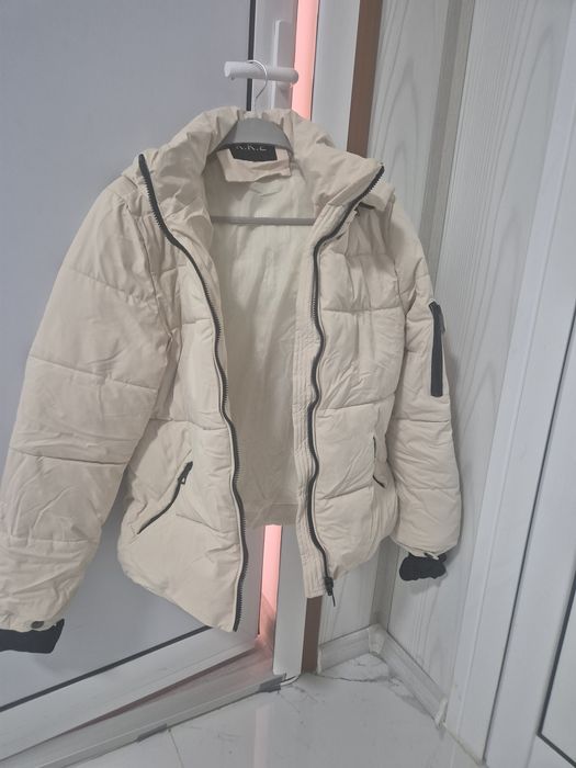 Geaca dama  culoare bej model deosebit