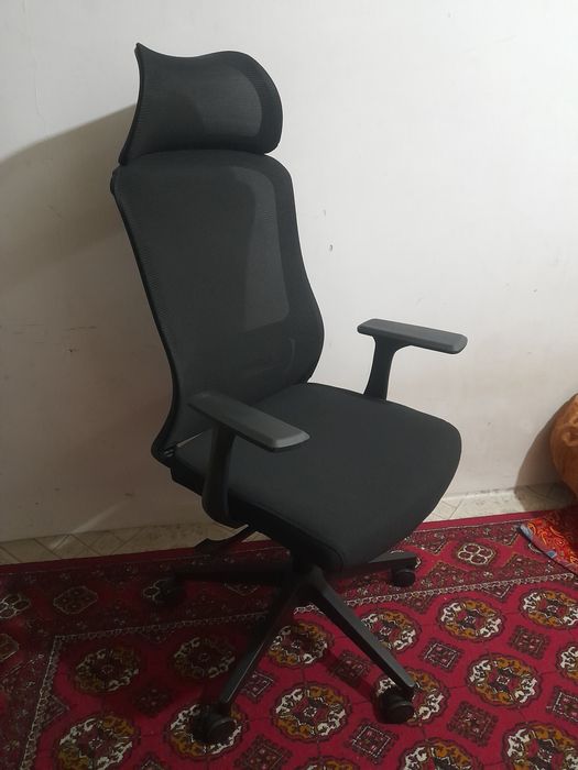Продаются офисное кресло в рабочем состоянии.