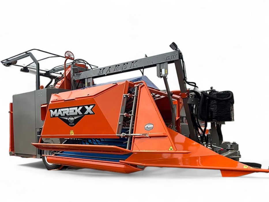 Комбайн за прибиране на шипки