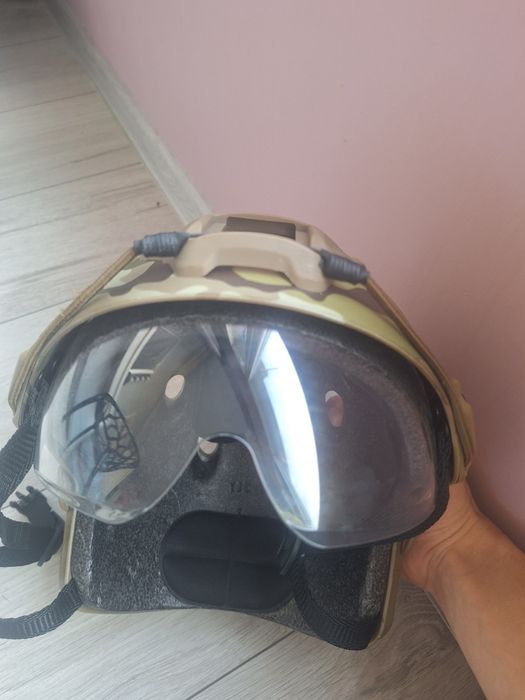 Еърсофт Каска Мултикам с визьор