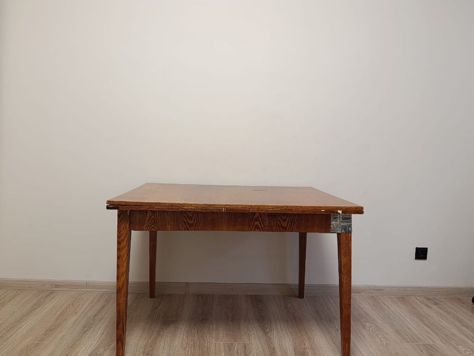 Мебель стол расклодной очень надежный, деревянный