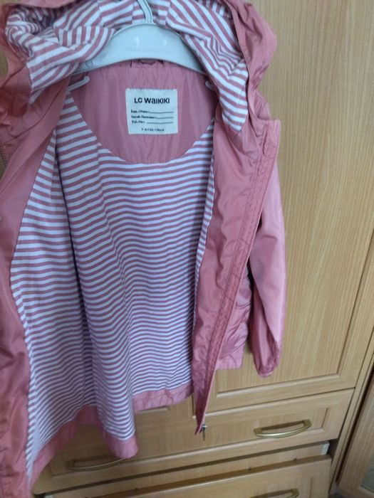 Куртка- плащ на 7 -8  лет .