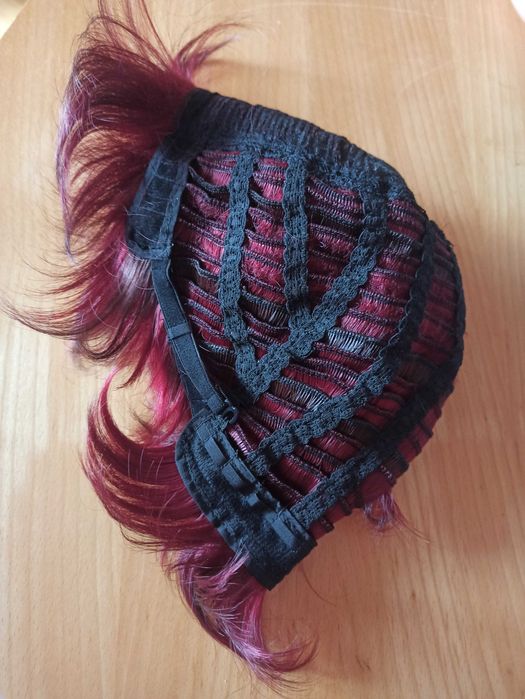 Дамска перука цвят "бордо"