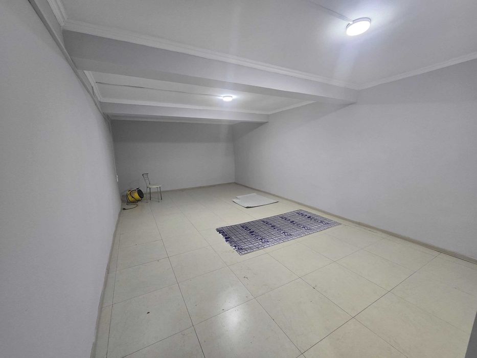 Сдается в аренду помещение в центре Джами. Для магазина мебелей и запч