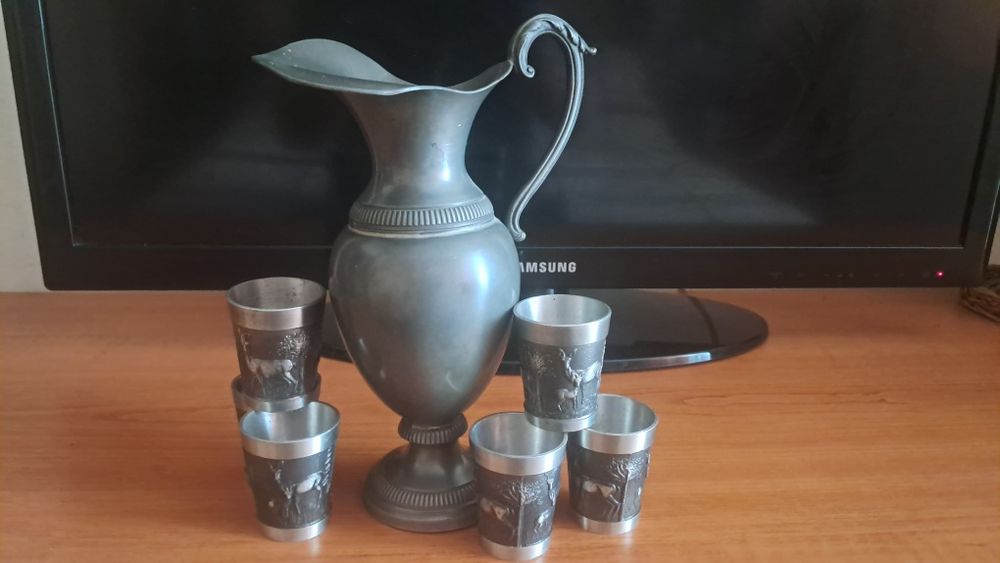 Carafa cu sase pahare de tuica , din staniu