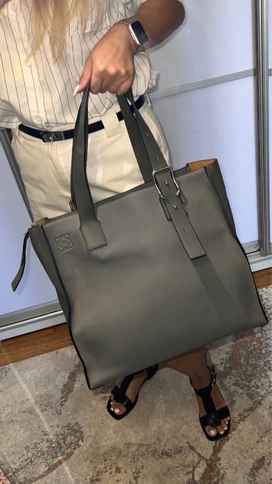 Вместителтный шопер от LOEWE