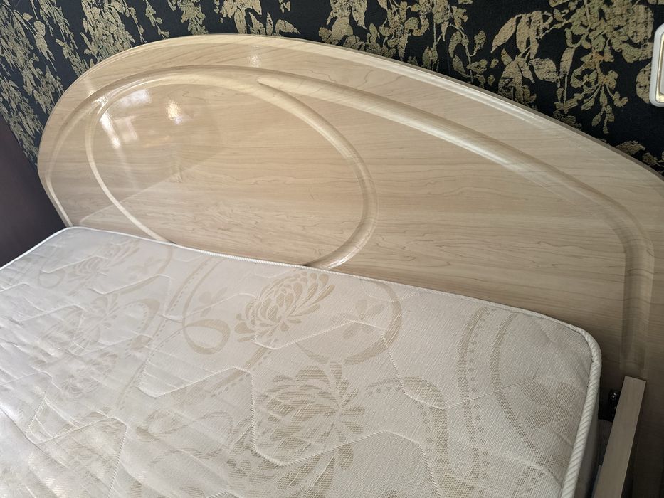 Кровать двуспальная