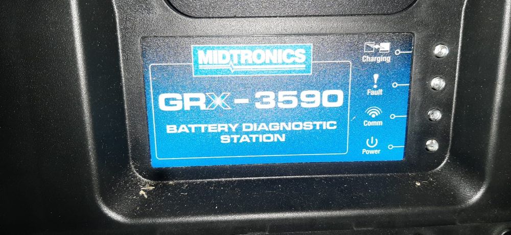 Robot diagnosticare baterii auto