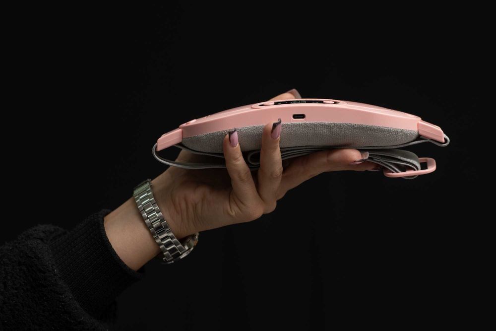 Загряващ и масажиращ колан за менструални болки