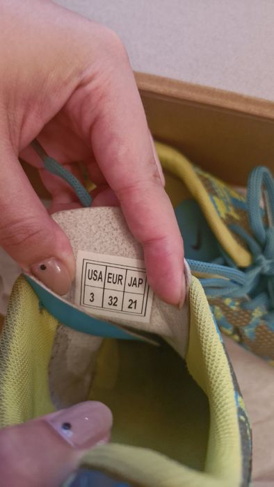 Продам детские футбольные бутсы