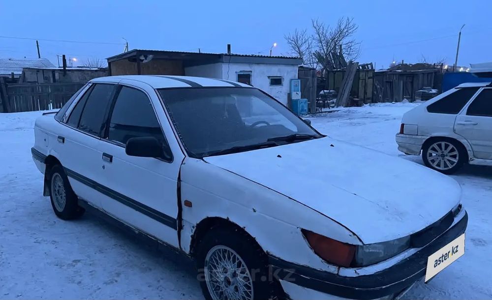 Продам лансер 1989