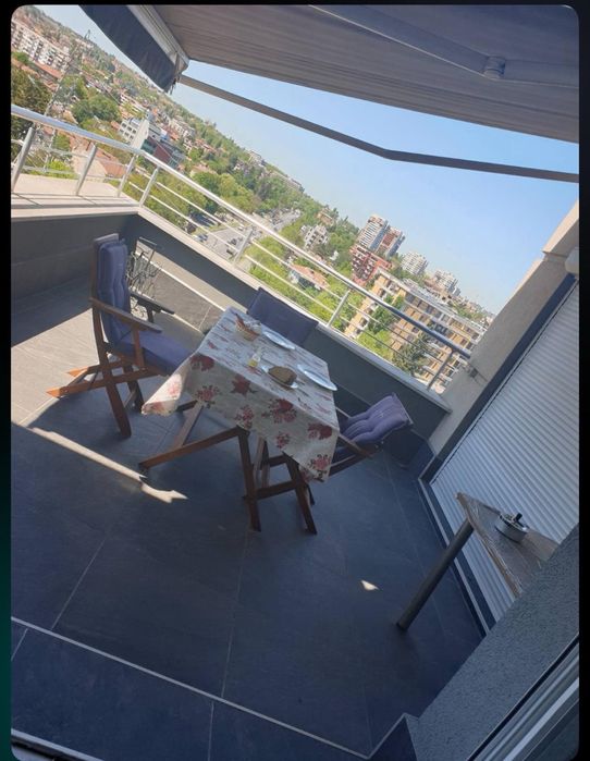 Продавам тристаен