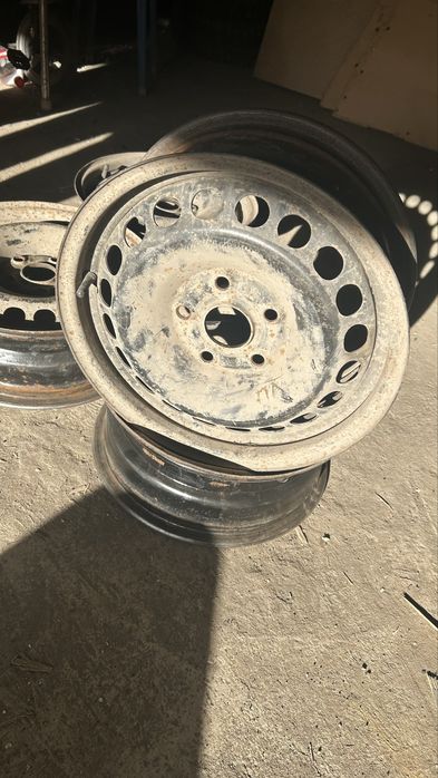 Продаются диски R15 в отличном состоянии.