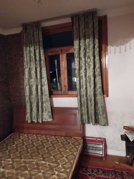 Ижарага уй 1-микр конечка бозорчаси олдида Фуркат больница рупараси