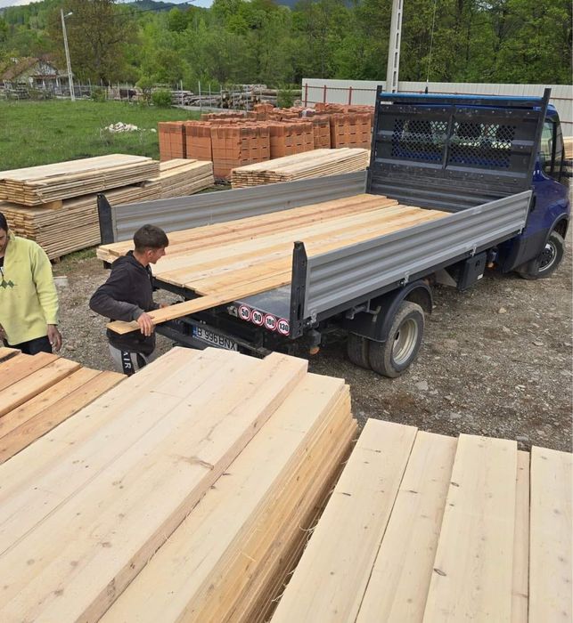 Cherestea grinzi lati scandura depozit