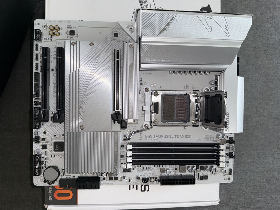 Vând placă de bază aorus b650