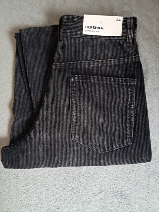 Дънки на Bershka