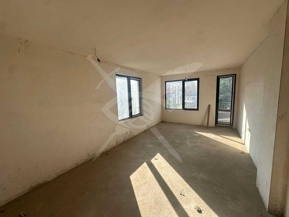 Продава се Тристаен апартамент в Айтос - 100 кв.м за 880 €/кв.м - Снимка #1