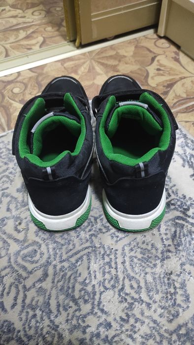 Продам обувь на мальчика размер 38