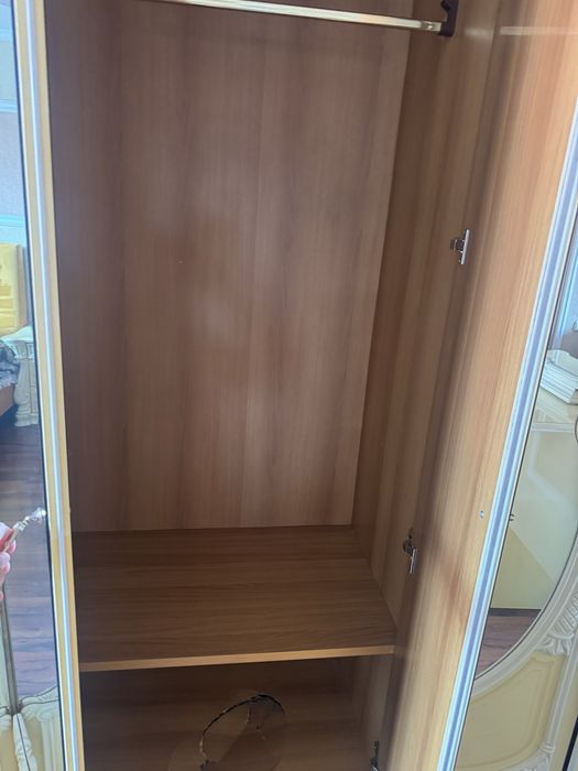 Отдам шкаф для спальни