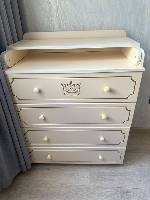 Пеленальный стол