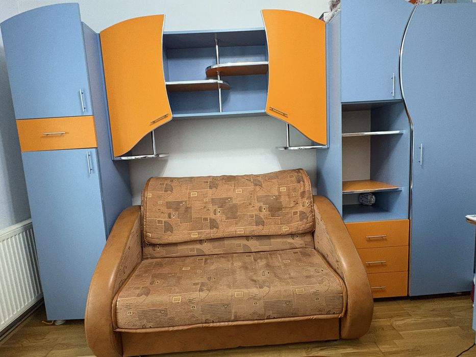 Vand mobila de dormitor, 3500 negociabil