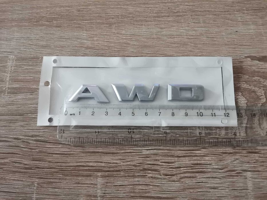 сребристо лого Cadillac AWD